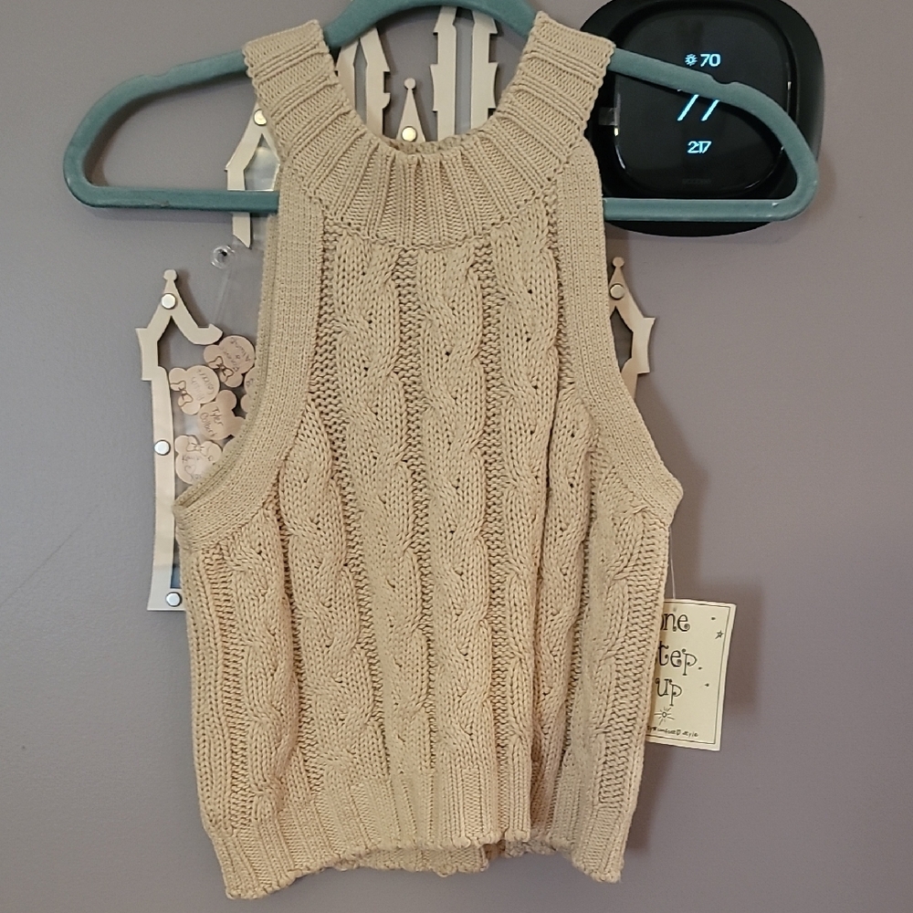 Cable Knit Sleeveless Sweater